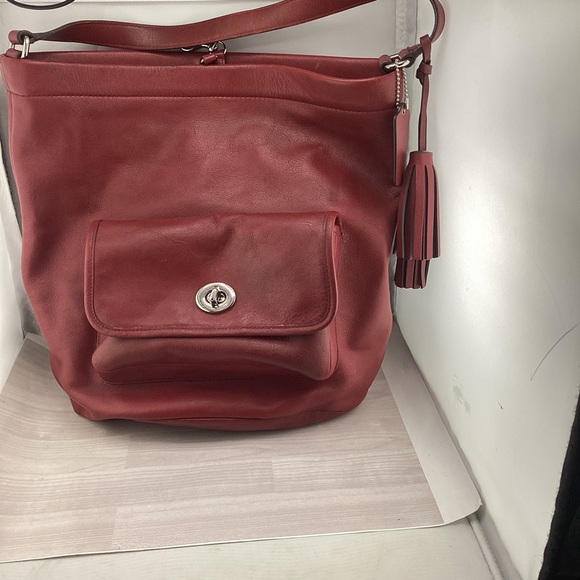 Coach Red Shoulder Bag with Elegant Leather Finish - Picture 3 of 7